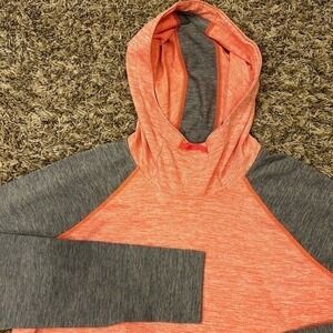 Under Armour Sweater Womens Small Coral Gray Pullover Sweatshirt Heatgear Casual